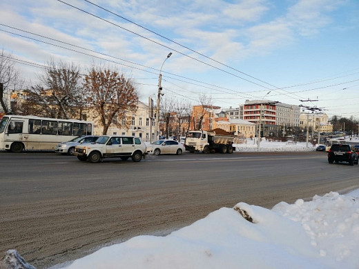 Порядка 20 тонн противогололедного реагента планируют высыпать на ивановские дороги